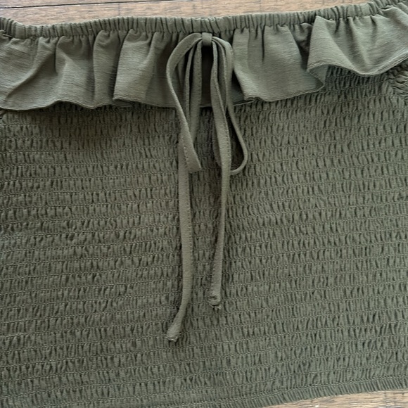 Haute Monde Ruffle Off The Shoulder/Boat Neck Top size small - Picture 2 of 4